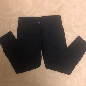Athleta Criss Cross Cropped Leggings